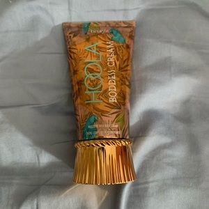 Benefit HOOLA Bodess Cream